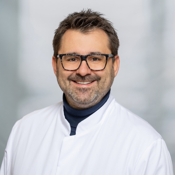 Dr. med. Panagiotis Fikatas, Facharzt für Allgemeinchirurgie und Viszeralchirurgie, spezielle Viszeralchirurgie