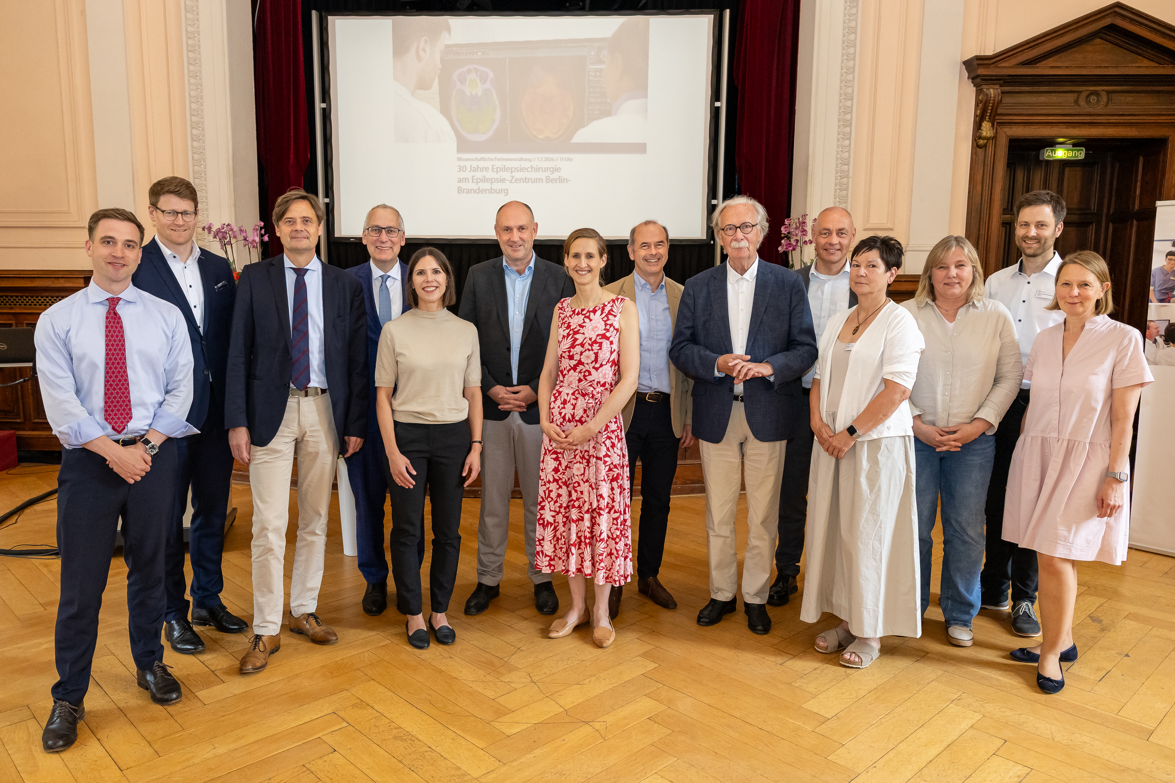 Gruppenbild der Referierenden, Gäste und Wegbegleiter