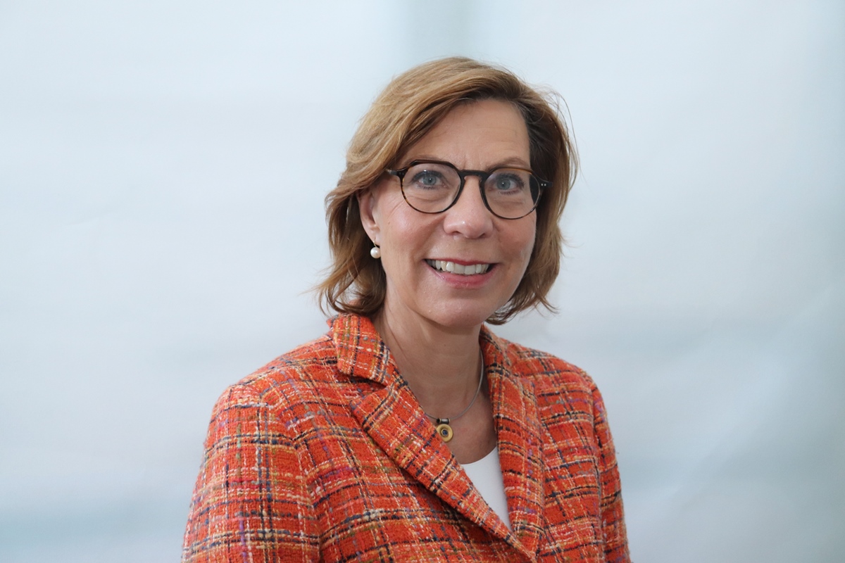 Portraitbild von Dr. Andrea Bronner