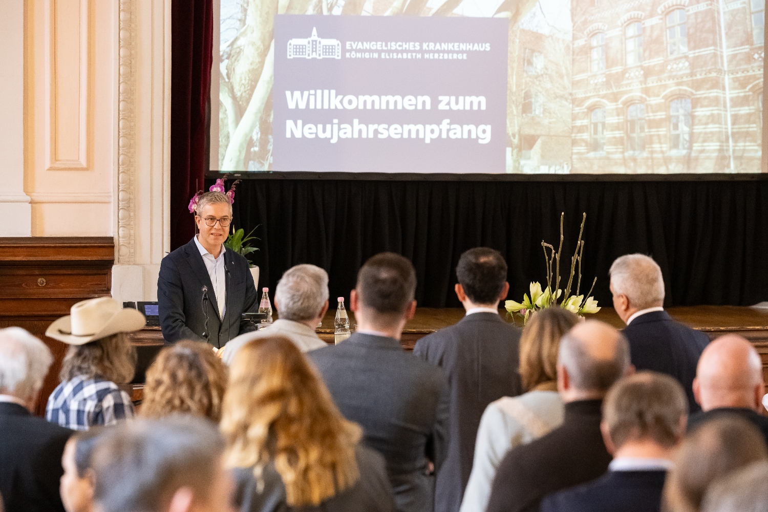 Finanzsenator Stefan Evers (CDU) bei seinem Vortrag