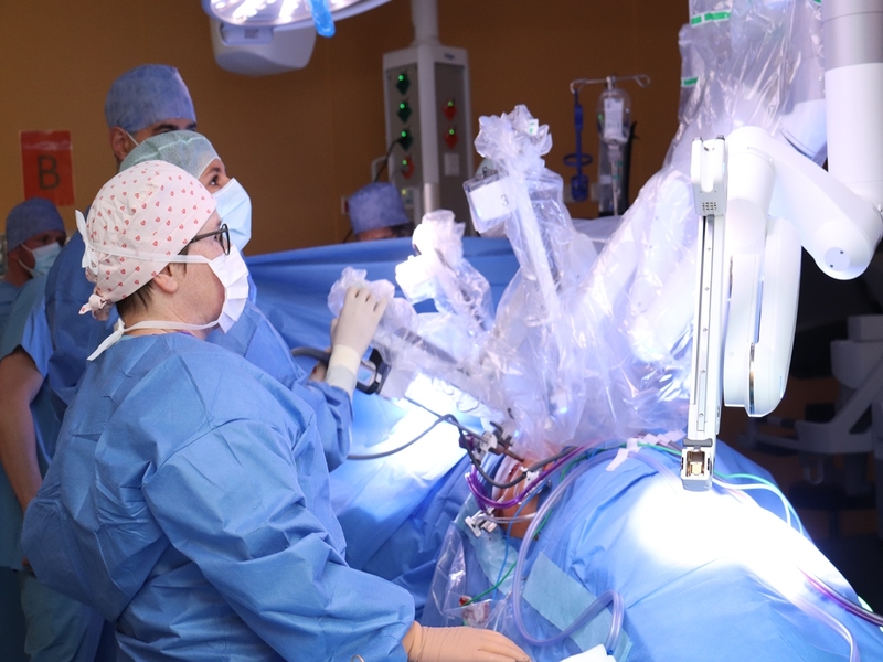 Operation mit einem DaVinci-Roboter
