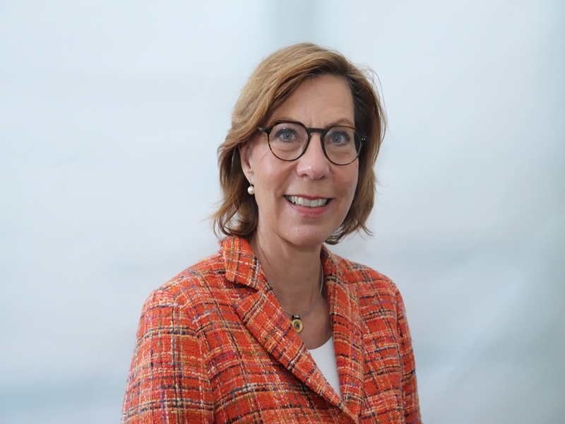 Portraitbild von Dr. Andrea Bronner
