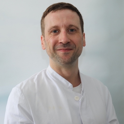 Liam Stelzer, Facharzt für Urologie